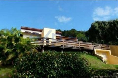 Palace with 4 bedrooms on the beach of Cabeçudas Itajaí/SC - 2 suites, three living rooms, balcony, balcony, pantry, kitchen, laundry, complete gourmet area. Beautiful, modern property, where you can contemplate nature and the green of the forest, li...