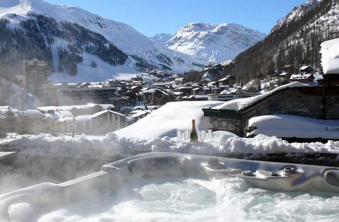 Located in the famous resort of Val d'Isère, placed on a quiet private road, which offers stunning views over the valley. The resort of Val d'Isère is linked to that of Tignes, offering a ski area with more than 300 km of slopes, for all levels and o...