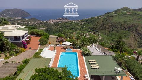Luxurious and exclusive villa (ideal for V.I.P.) with several independent housing units with swimming pool and solarium set in an extraordinary and panoramic setting in the district called 
