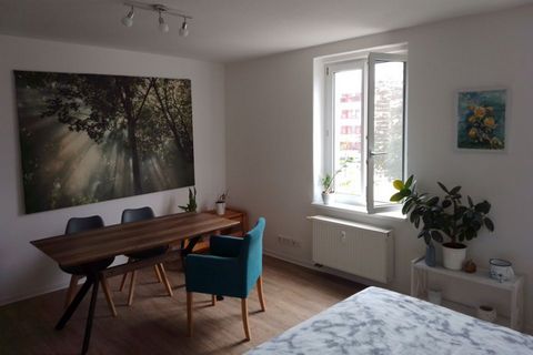 A small, quiet room in the center of Dresden. The following items are available: - big bed - Kitchen with stove, oven, refrigerator, french press and coffee maker, which is also suitable for boiling water - Pull-out table and armchair, as well as oth...