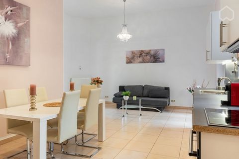 Luxury BIG SIZE Apartment with everything necessary included. In the kitchen you find a hob, pots, pans, dishes, cutlery, oil and the basic spices. Just move in and enjoy your Journey in Duisburg. Perfect Location to visit the fair in Düssledorf or U...