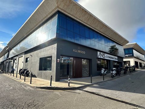 Commercial permises of 504sqm in Centro Puerta de Banus, next to BMW /Porsche garage, Shell petrol station and Alzambra, with fantastic visibility from the road. Spread over two floors, with the ground floor at street level and a basement featuring a...