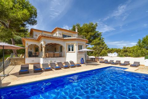 Beautiful and nice villa in Javea, on the Costa Blanca, Spain with private pool for 12 persons. The house is situated in a hilly, wooded and residential beach area, close to supermarkets and at 4 km from La Granadella, Javea beach. The villa has 5 be...