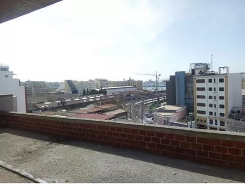 Unfinished building right next to the port and the new courts and with direct access to all MMM (electric, suburban, metro, tram) as well as the arterial roads. It has bricks, plumbing with manifolds, and electrical piping. The building consists of 8...