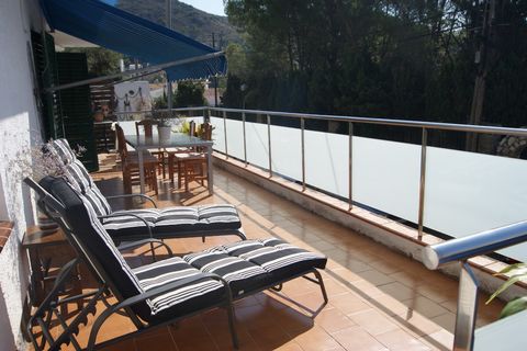 This comfortable apartment with a view of the garden is located in Rosas, Costa Brava, in the province of Gerona, Catalonia. Rosas is situated on the northern coast of the Gulf of Roses, south of Cape Creus. The accommodation is part of a residential...