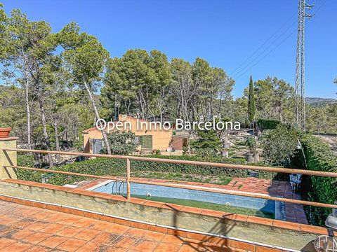 This property is located in an idyllic environment, in the municipality of Olivella, Garraf region. The property has a large plot of 1979 square meters, a main house, garage, swimming pool and additional buildings such as storage space or as customiz...