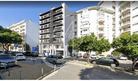 Terreno para construção com uma área de 547,00m2, com uma área bruta de construção de 2.726.60 m2. O terreno tem um PIP em aprovação para a construção de 10 apartamentos de tipologia T2 e 7 apartamentos T3.