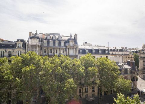 Close to the 8th arrondissement, the Arc de Triomphe, the Champs Elysées and a few meters from Parc Monceau, this charming 29 m² apartment, completely renovated by an architect, has all the necessary amenities for a pleasant stay in Paris included in...