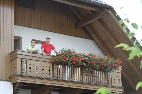 Witamy w rodzinie Eibisch w Oberwiesenthal. Zatrzymasz się u nas w zadbanym domu w najlepszej lokalizacji w Oberwiesenthal: zimą bezpośrednio przy stoku narciarskim („Wyjdź z domu na stoki”), a latem bezpośrednio przy wejściu do rozległych szlaków tu...