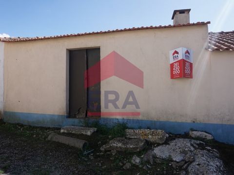 Warehouse with 54.63 m2 of gross construction area. Affectation of warehouses and industrial activity. Located in a quiet location 12 minutes from the village of Lourinhã, 15 minutes from beaches and 15 minutes from access to the A8. For more informa...