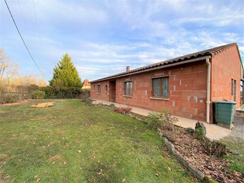 Recent house to be finished with a living area of approximately 235 m2 on nearly 5850 m2 of land with magnificent views, 3 minutes from a village with all shops. This house offers on the ground floor, an entrance leading to a large living room of mor...
