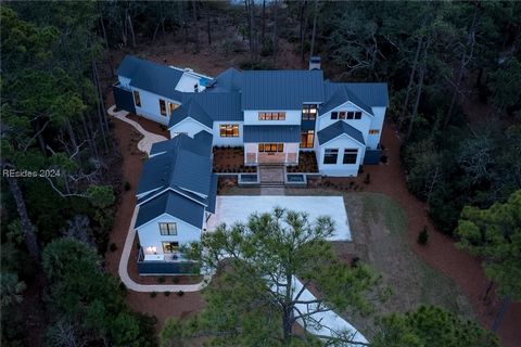 Newly built Palmetto Bluff masterpiece! This spa-like marsh-front home w/deep water views portrays the ultimate in luxury & comfort. Don't miss the imported Italian cypress & locally sourced pine ceilings & white pine flooring. Foodie's, the kitchen ...