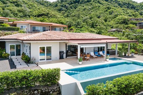 Superbe Casa Celaje avec vue sur l’océan à Mar Vista Communauté fermée Bienvenue à Casa Celaje, votre retraite côtière de rêve dans la prestigieuse communauté fermée de Mar Vista à Playa Flamingo, au Costa Rica. Cette superbe maison plus récente offr...