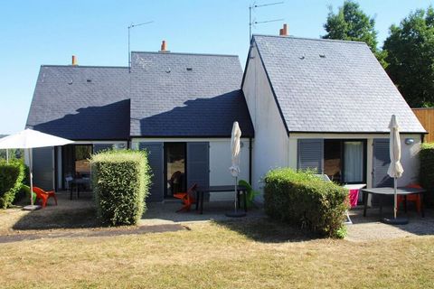 Extensive holiday complex near the center of Amboise. The maximum two-storey buildings are distributed on a park area, a maximum of 5 houses are lined up. The community pool is right next to the main building with the restaurant and seminar rooms. Fu...