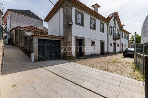 Identificação do imóvel: ZMPT558057 Quinta do Barreiro is an historic property full of charm, baroque style, where the original 18th century design has been respected, and where the peaceful environment, essential for health, makes you want to return...