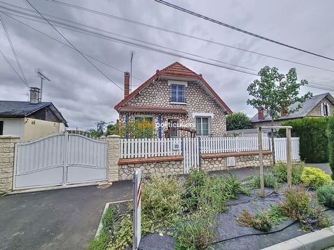 5 minutes from the train station beautiful millstone coimprenant: Entrance, living room, semi-open kitchen, pantry, bedroom, shower room and toilet. Upstairs: Landing leading to 3 bedrooms, shower room with toilet. Total basement with access to the l...