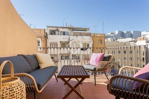 This lovely, peaceful apartment enjoys a privileged location on Via Laietana and close to everything the city has to offer. Only steps away from Plaça Catalunya, yet away from the main crowds, the apartment is just a stone throw away from cafés, rest...
