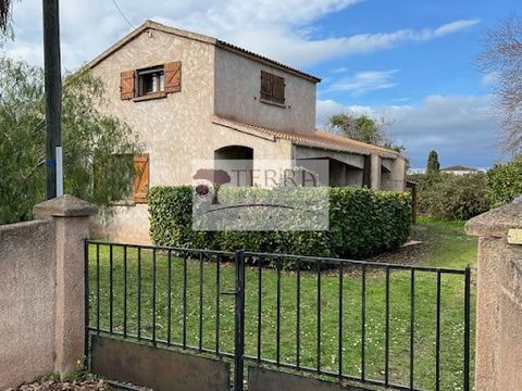 In the municipality of Prunelli-Di-Fiumorbo, we offer you a T3 type house, with a surface area of 97.59 m2, composed of a living-dining room area of 30m2 with fireplace, an independent kitchen, a bedroom on the ground floor, a bathroom and a separate...