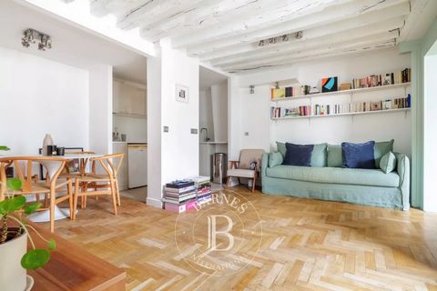 BARNES is presenting this stunning 44.34m² (477 sq ft) renovated 1-bed apartment in a well-maintained and quiet condominium in the lively Haut Marais district. On the fourth floor (no lift) overlooking the courtyard, it features a hall, a lounge, an ...