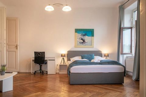 Über diese Unterkunft Die geräumige 70 m² große Wohnung ist eine tolle Option für reisende Freunde und Liebhaber. Die perfekte Lage bietet einen geräumigen Aufenthalt ganz in der Nähe von Wiens größtem Krankenhaus (AKH). Wir stellen KOSTENLOS Folgend...