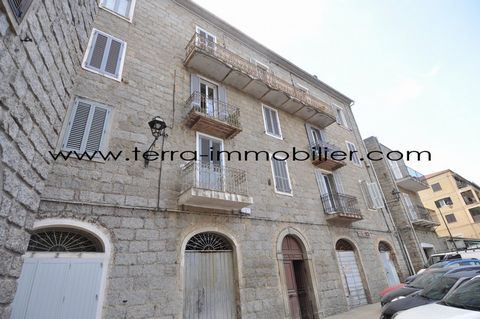 Terra Immobilier is pleased to present to you in exclusivity this charming T1 of approximately 78m2 of floor space (30 m2 Loi Carrez) located in the heart of the authentic village of Sartène on the top floor of a building a stone's throw from local s...