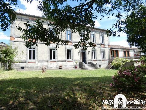 Between Cognac and Angoulême, discover this vast renovated Charentaise house, facing south, located only 4 kilometres from the shops of Segonzac, in Charente. With its 285m2 of living space on a plot of 5500m2, this house is a real gem. The ground fl...