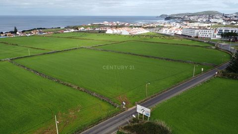 Land for construction, located in the Morro de Baixo area, parish of Ribeira Seca, municipality of Ribeira Grande, where you can enjoy its natural beauty and with a magnificent sea view. Excellent land with about 9 540.00m2 of total area. In the PDM ...