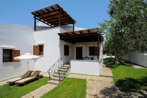 Comfortable holiday homes in the bay of Trikorfo on a slight hillside with a wonderful view of the sea. The houses, which were only extensively renovated in 2016, are located above the coastal road and are 350 meters from their own long stretch of be...