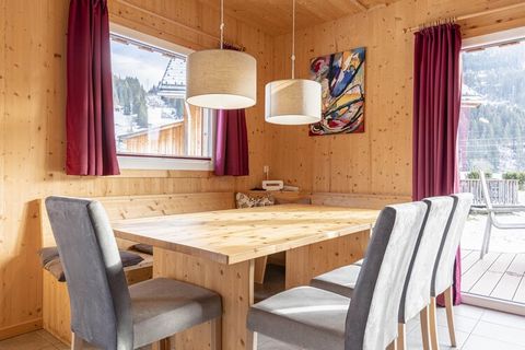 Ontdek het ultieme toevluchtsoord in de Alpen in ons chalet van 100 m², geschikt voor maximaal 8 personen. Met vier comfortabele slaapkamers, waarvan drie met een tweepersoonsbed en één met twee eenpersoonsbedden, biedt dit chalet een ontspannen toev...