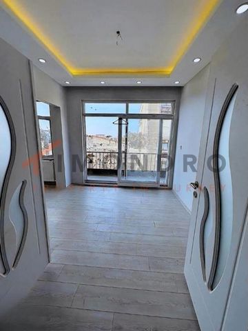 Appartement te koop is gelegen in Fatih. Fatih is een wijk aan de Europese kant van Istanbul. Het is vernoemd naar de Ottomaanse sultan Mehmed de Veroveraar (Fatih Sultan Mehmed), die Constantinopel in 1453 veroverde en het Ottomaanse Rijk stichtte. ...