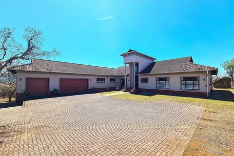 Découvrez le style de vie ultime du bushveld dans cette maison méticuleusement construite sur mesure, nichée sur un stand de 6,3 hectares dans le prestigieux domaine faunique de La Roi. Conçue et construite par le propriétaire lui-même, cette proprié...