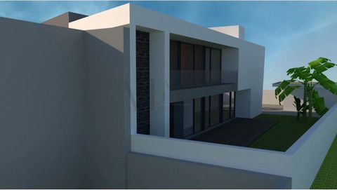 **Moradia Independente de Sonho para Venda!** Descubra esta espetacular moradia independente com uma área total de terreno de 480m², localizada na Rua do Cential, na freguesia de Silvalde, concelho de Espinho a 5 minutos da praia, numa zona tranquila...