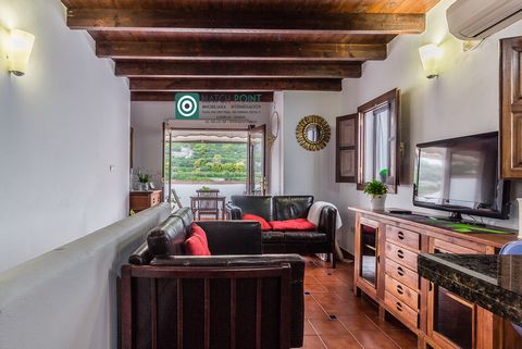 In the centre of Lenteji, northwest facing, just 100m walk from the main square of the village, where you can leave your car, is this beautiful house completely renovated and decorated in rustic style, with lots of taste and charm, high quality, doub...