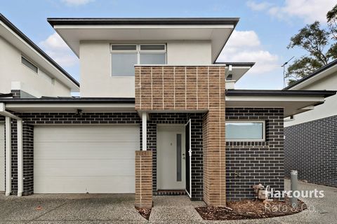 Dieses moderne Stadthaus befindet sich in einer Enklave von nur fünf Personen und bietet Flexibilität, Komfort und einen wartungsarmen Lebensstil. Das Haus liegt an der Grenze von Bundoora und Mill Park und ist ideal gelegen, in kurzer Entfernung zu ...