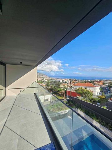 3 bedroom apartment located on the top floor in Madalenas We present a wonderful 3 bedroom apartment, inserted in a building of few fractions, ideal for those who value privacy and comfort. This property, built in 2024, is ready to be delivered and i...