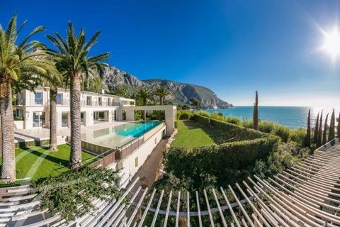 Fantastic contemporary property situated in Eze, at 10 minutes drive from Monaco or Cap-Ferrat, offering stunning sea views and a very good quality of life - the beach is at 2 minutes by walk. On a plot of land of about 6 000 m², it consists of a mai...