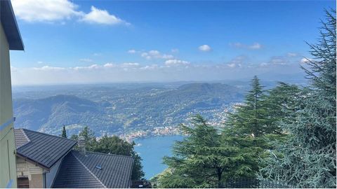 Wenn Sie auf der Suche nach einem exklusiven Rückzugsort inmitten der Natur und mit einem atemberaubenden Blick auf den See sind, ist dies die richtige Immobilie für Sie! Im Herzen von Brunate, nur wenige Schritte von der Standseilbahn entfernt, stel...