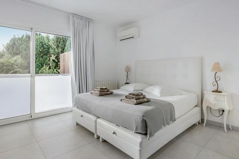 This stylish villa offers a luxurious retreat in the exclusive urbanization of Can Furnet, accommodating up to 10 guests in five spacious bedrooms. Two of these bedrooms feature en-suite bathrooms, while the other three share dedicated bathrooms, ens...