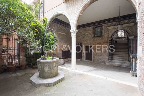 Ort: Cannaregio, Venedig Der Bezirk Cannaregio ist nach Castello der zweitgrößte in Venedig und der bevölkerungsreichste. In diesem Bezirk befindet sich das Ghetto von Venedig, das zu Fuß über die Ponte delle Guglie und entlang der Strada Nova, der H...