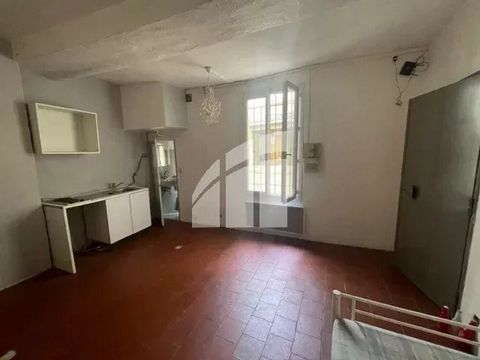 Blisko Place Rossetti na 4 piętrze studio o powierzchni 18m2 do remontu. Na przedostatnim piętrze, z oknami wychodzącymi na dziedziniec. Idealny wynajem studencki lub pied-à-terre. Opłaty są uiszczane przez sprzedawcę. Pełna kartoteka nieruchomości d...