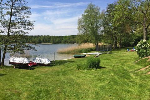 Verbringen Sie Urlaub in einer kleinen und familiären Ferienanlage auf einem traumhaften Seegrundstück direkt am Groß Labenzer See, einem der saubersten und fischreichsten Seen Mecklenburg-Vorpommerns. Genießen Sie von der Terrasse Ihres gemütlichen ...