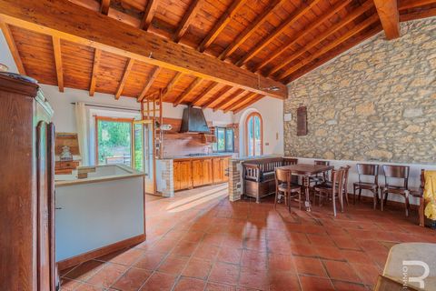 Nestled in the natural beauty of the countryside, just a short walk from the picturesque Cecina River and the Masso delle Fanciulle, this three-bedroom apartment, set over two levels, is set in a former mill. With two well-designed bedrooms and two b...