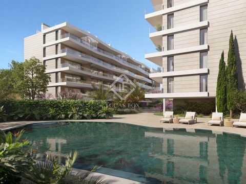 Marina Botafoch is an exclusive new build development that houses 84 apartments, distributed in two impressive buildings. This project stands out for its spectacular communal swimming pool surrounded by well-kept garden areas . In addition, parking s...