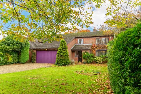 5 The Elms Paddock was originally constructed in 1984 and is situated in a quiet cul-de-sac with only four neighbouring properties in this exclusive location just off North Road. The property is set back within a quiet environment and occupies a plot...