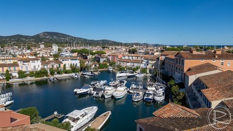 Ein wunderschön gestaltetes Familienferienhaus am Rande des Wassers von Port Grimaud Sud, bestehend aus 4 Schlafzimmern mit jeweils eigenem Bad, die sich über 168 m² erstrecken. Treten Sie im Erdgeschoss ein, wo Sie ein offener Raum in der Küche im a...