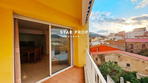 STAR PROP, la inmobiliaria de las casas bonitas, tiene el placer de presentar este estupendo piso. En la idílica Vila de Llançà, donde el Mediterráneo se encuentra con un paisaje montañoso impresionante, ofrecemos una oportunidad única para aquellos ...