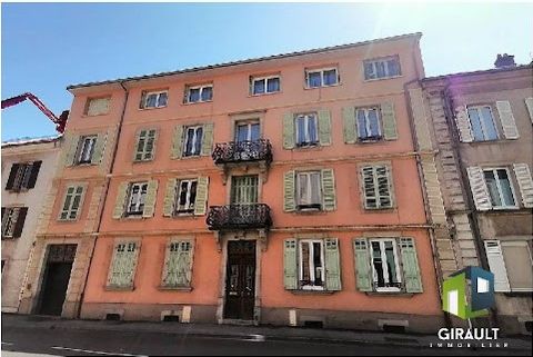 IMMEUBLE DE RAPPORT 8 APP 7 GARAGES Cet immeuble haussmanien de rapport de 656m2 habitables sur 6.35 ares, proche du centre ville, permet un bon retour sur investissement. Toujours entretenu, il comprend 8 logements (dont 5 loués et 2 rénovés) à savo...