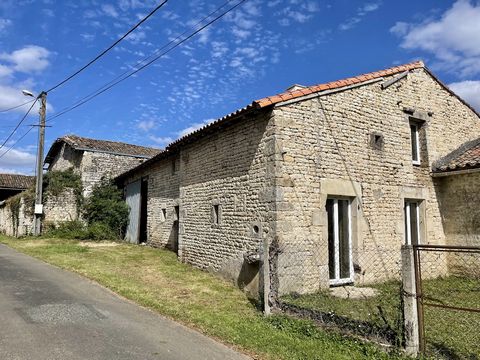 Nombreuses possibilités pour cette ancienne ferme à rénover. Comprenant une habitation avec cheminée et des dépendances. Belle pierre, jardin autour du bâtiment. Située au calme. Possibilité de faire gîtes. A SAISIR !!! VIDEOS DISPONIBLES POSSIBILITE...