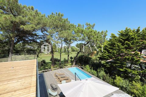 Superb contemporary villa for rent in the popular Chiberta district of Anglet, on the Basque Coast. The house is located less than 10 minutes from Biarritz, a few steps from Madrague beach and the Chiberta golf course. Renovated in 2024, this 490 m² ...