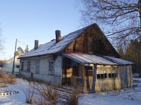 1446349 Продается часть дома в Карелии Сортавала, поселок Туокслахти. В деревянном доме квартира 45,6 кв.м. Не благоустроенная, колодец и санузел на улице, с пристройкой в тихом населенном пункте, на краю леса. Квартира требует капитального ремонта. ...